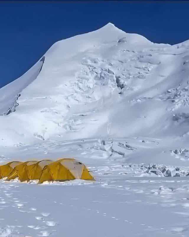 UPDATE: Eight IFMGA/NNMGA climbers to conduct search & rescue for 10 people missing in Himlung Himal avalanche